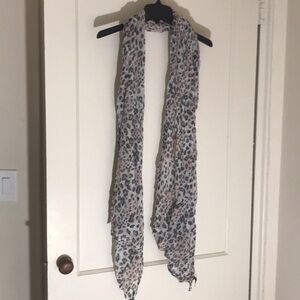 2Bebe gray printed scarf